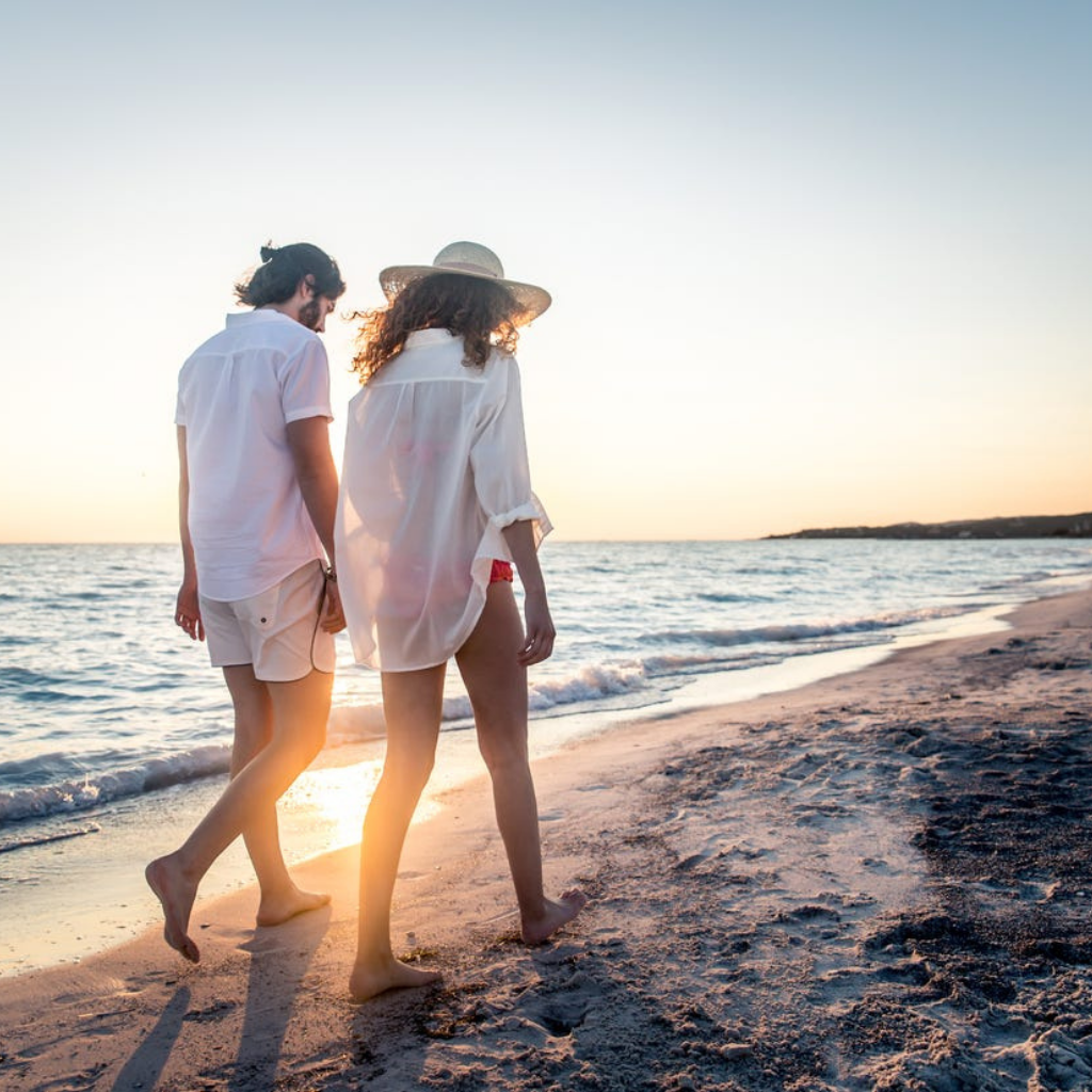 you-share-your-unique-referral-link-back-to-our-site-on-your-social-accounts-website-blog-email-or-similar-full-circle-image